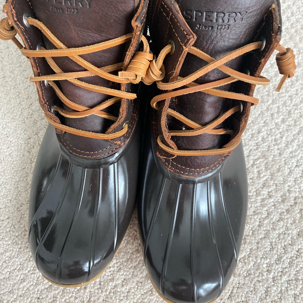 Brand new Sperry duck boots! Perfect for the upcoming fall weather!!